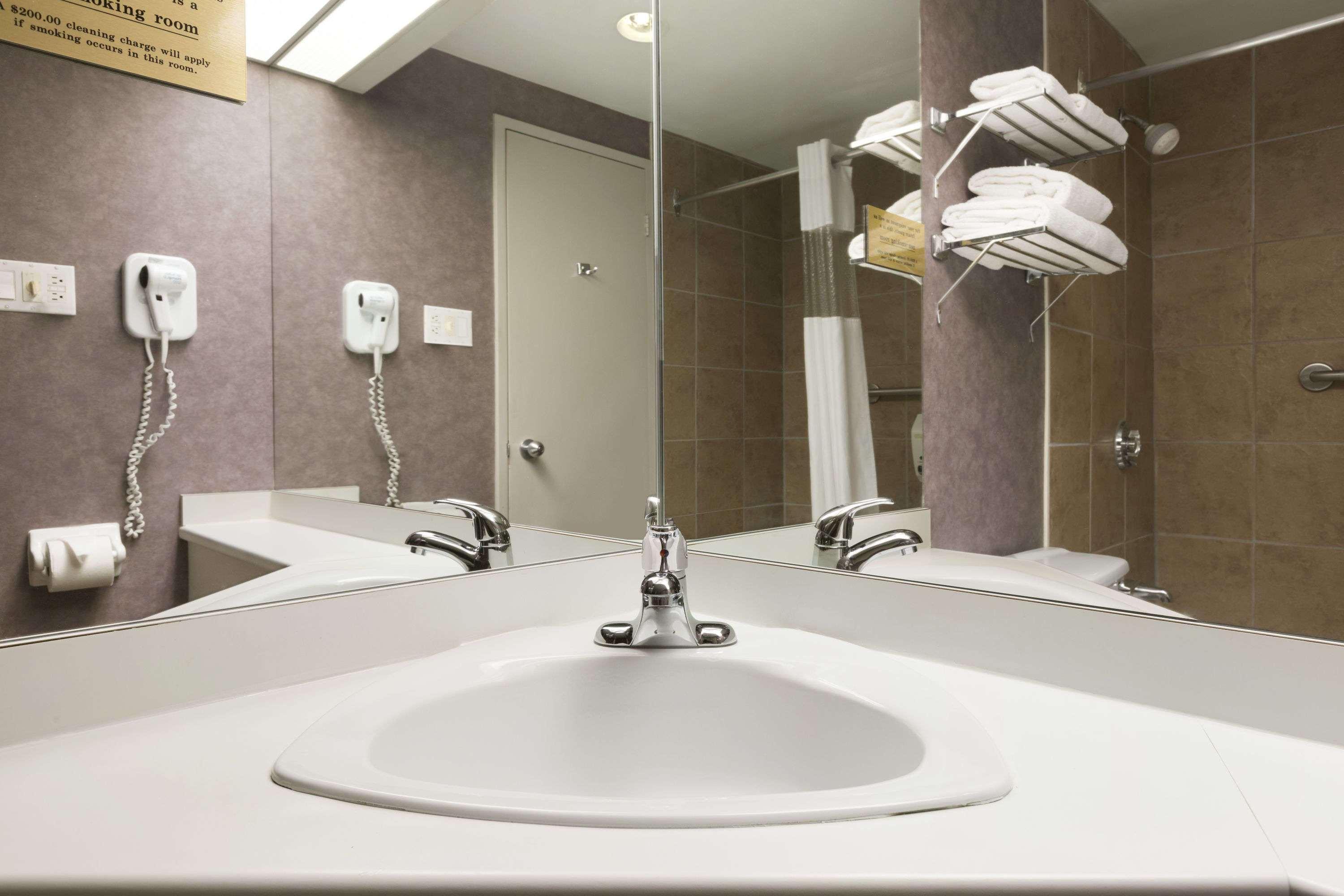 Days Inn By Wyndham Ottawa West Ngoại thất bức ảnh