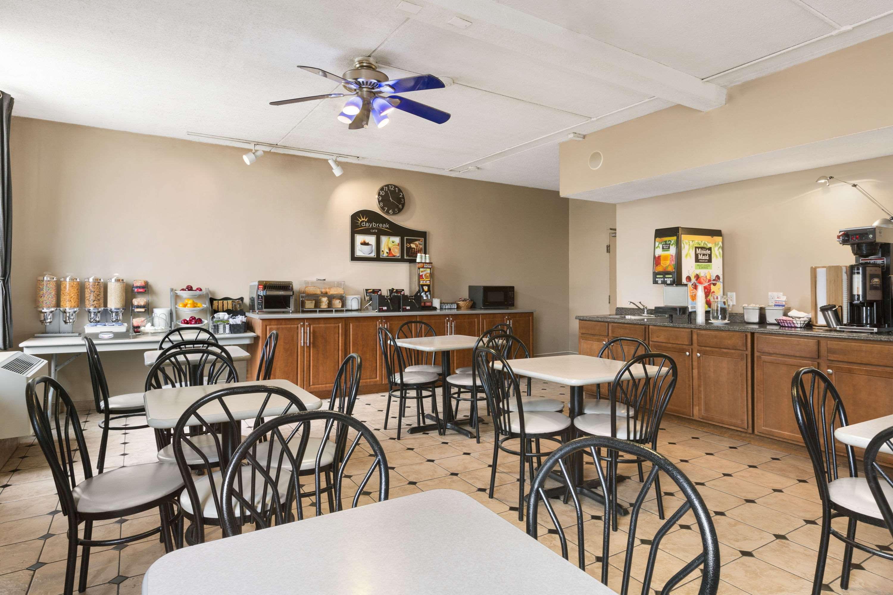 Days Inn By Wyndham Ottawa West Ngoại thất bức ảnh