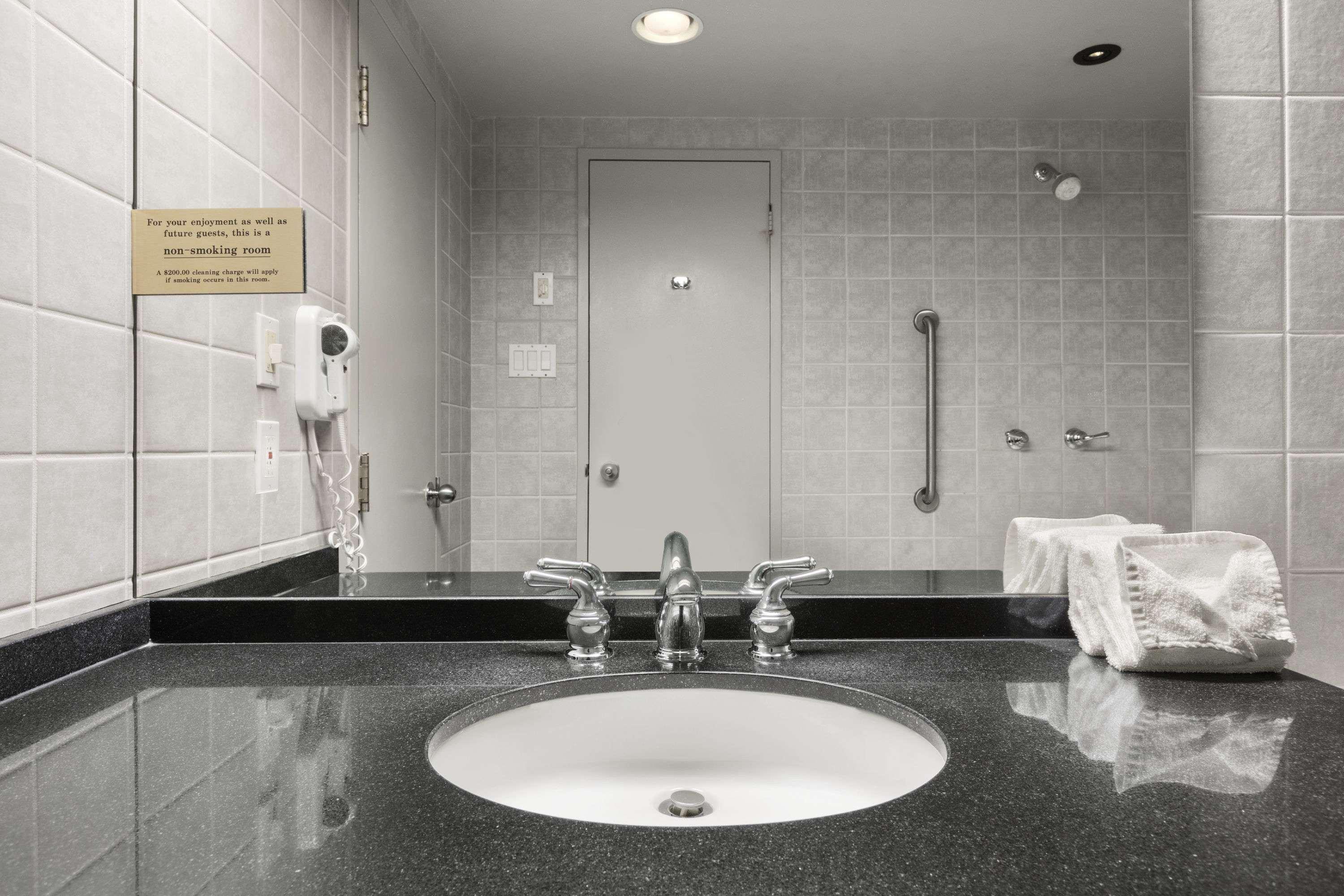 Days Inn By Wyndham Ottawa West Ngoại thất bức ảnh