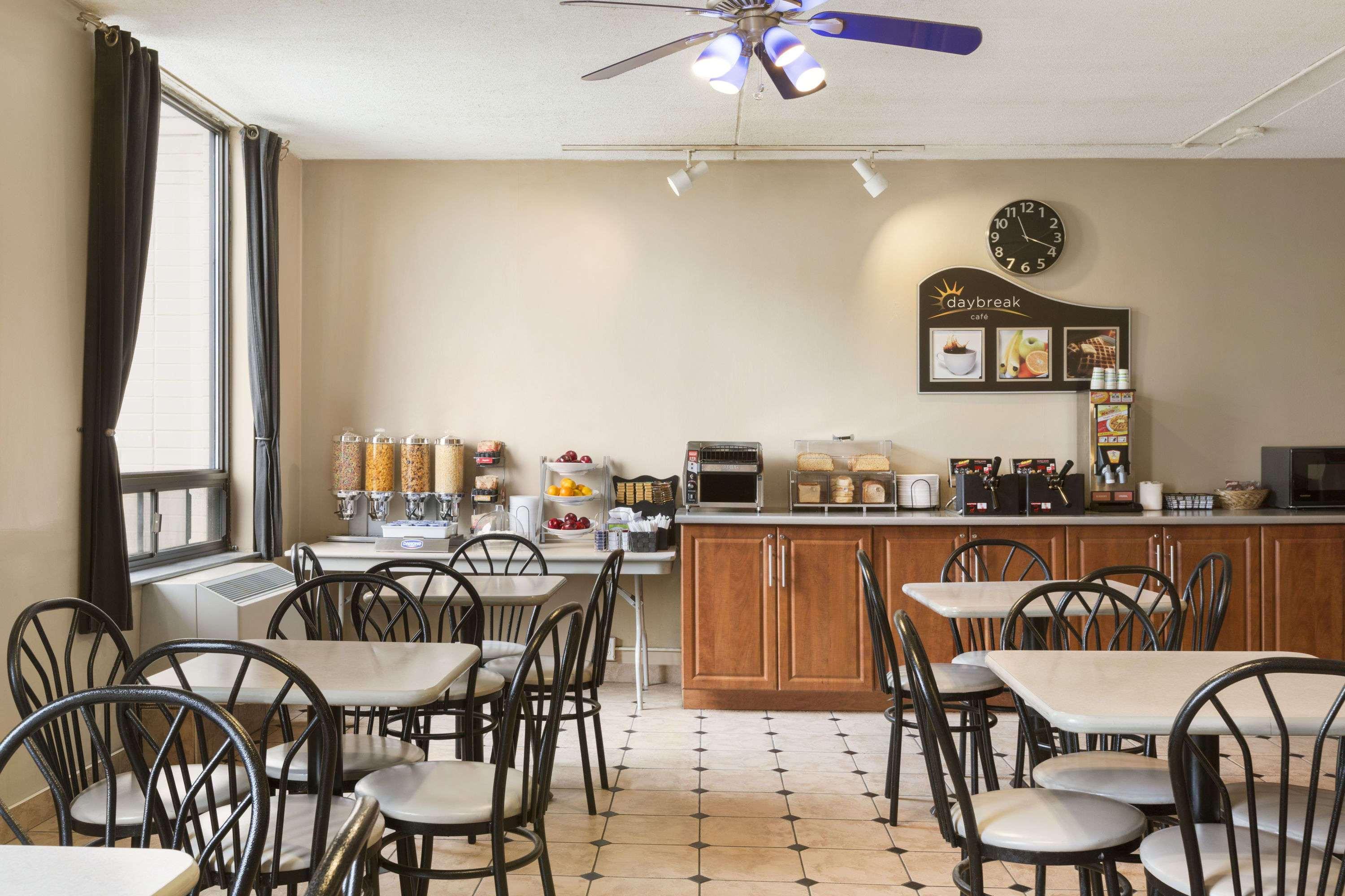 Days Inn By Wyndham Ottawa West Ngoại thất bức ảnh
