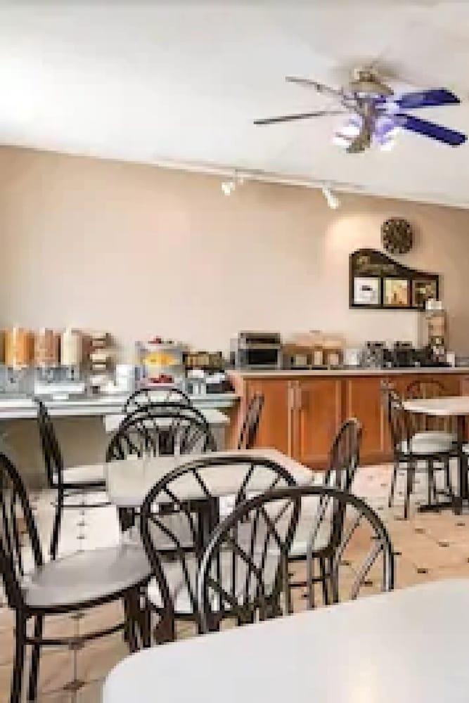 Days Inn By Wyndham Ottawa West Ngoại thất bức ảnh